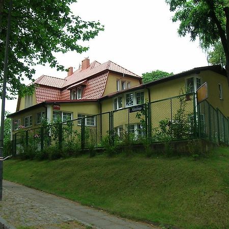 Hotel Pod Platanami Trzebnica Ngoại thất bức ảnh