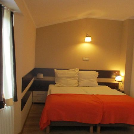 Hotel Pod Platanami Trzebnica Ngoại thất bức ảnh