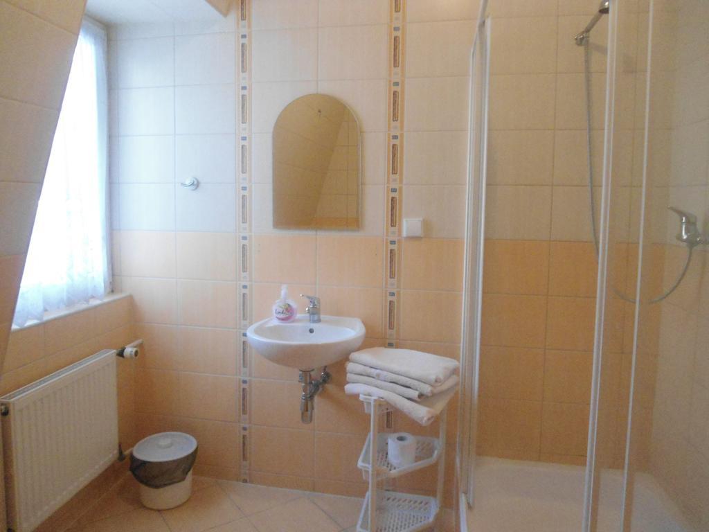 Hotel Pod Platanami Trzebnica Phòng bức ảnh