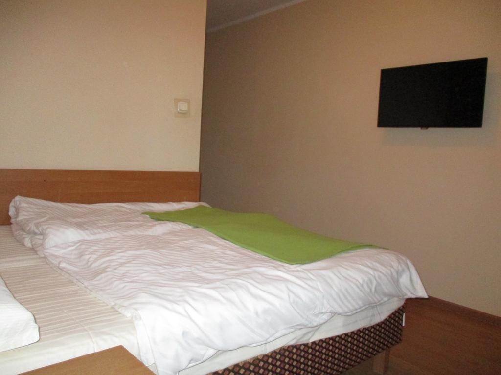 Hotel Pod Platanami Trzebnica Ngoại thất bức ảnh