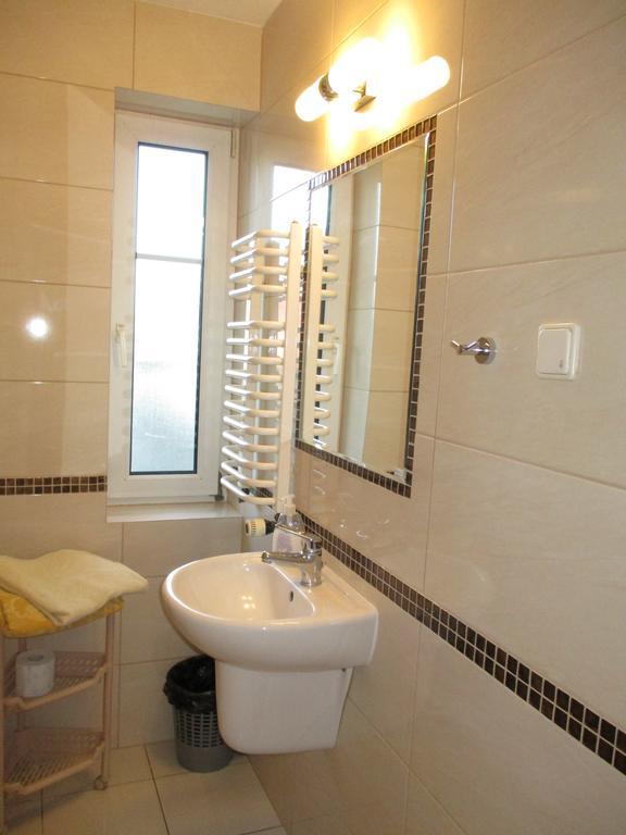 Hotel Pod Platanami Trzebnica Ngoại thất bức ảnh